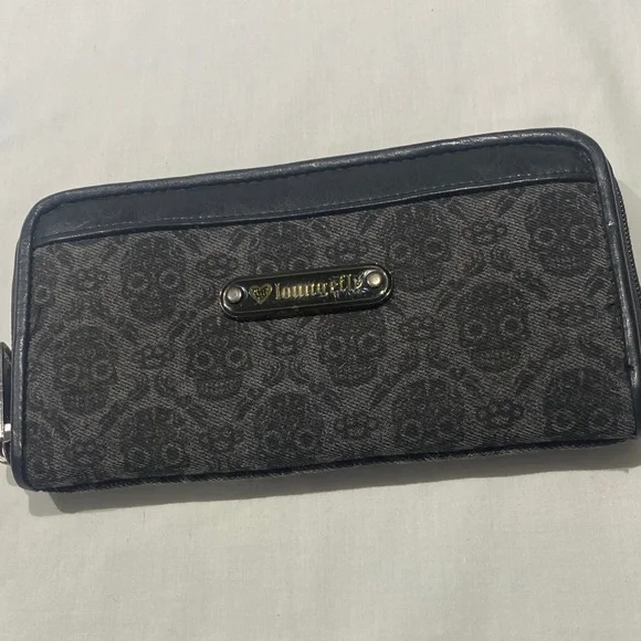 Loungefly Charcoal Skull Pattern Wallet - Picture 1 of 8